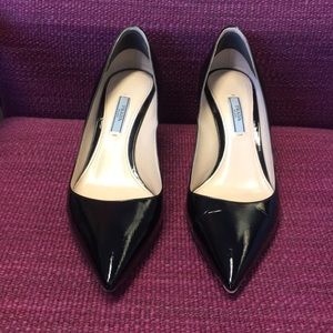 Prada Black Glossed Saffiano Pumps Size 40